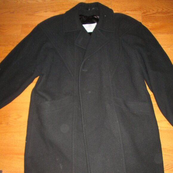 Women's Black 100% Wool Coat Size 16 - In good condition, missing front buttons - Picture 8 of 10